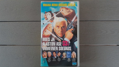 VHS: Mies Ja Alaston Ase 33 1/3 - Viimeinen Solvaus (1994)