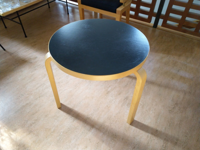 Artek Aalto pöytä pyöreä