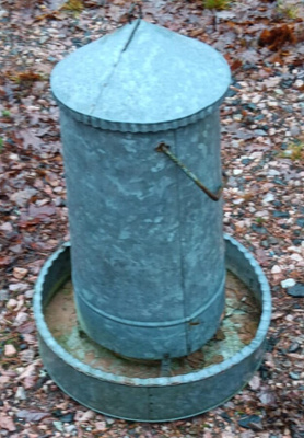 Lintujen ruokinta-automaatti