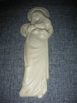 vanha kipsitaulu Maria ja Jeesus lapsi
