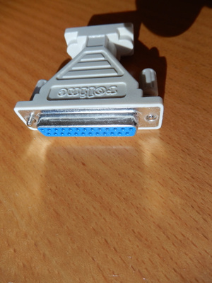 ADAPTERI  DB9 - DB25 TEHDASPAKKAUKSESSAAN