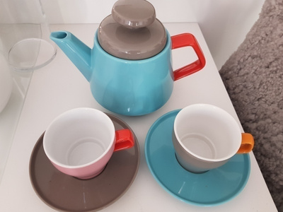 Sagaform POP Teekannu + 2 x Kahvikuppi / Teekuppi asetilla