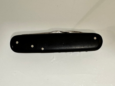 Fiskars vintage taskuveitsi korkkiruuvilla. Musta.