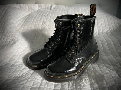 Dr. Martens uudet kiiltonahkamaiharit 37