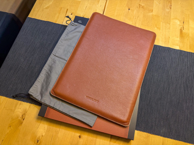 Woolnut Leather Sleeve suojatasku 16" MacBook Pro (konjakki)