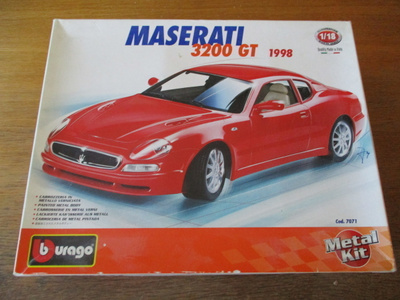 Burago Maserati 3200 GT 1/18 MetalKit , koottava auto