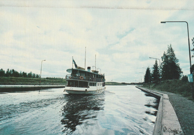 HÖYRYLAIVA SAIMAAN KANAVASSA