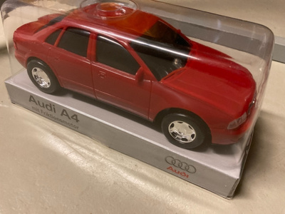 Audi A4 pienoismalli n 1/18 - 1/20