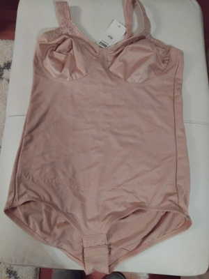 Miss Mary body 90B, uusi. OVH 87 euroa.