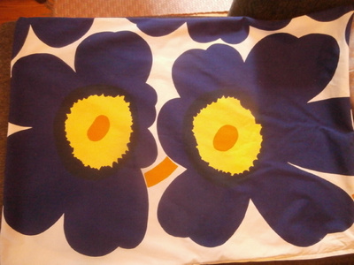 TYYNYNPÄÄLLINEN  40. MARIMEKK0-TYYNYNPÄÄLLINEN, UNIKKO