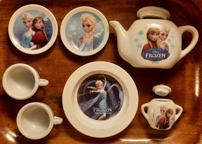 Frozen teeastiasto lasten leikkeihin