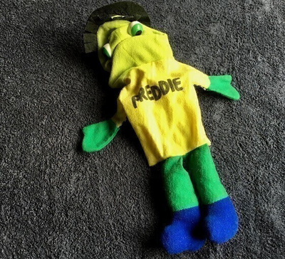 Freddie Sammakko käsinukke