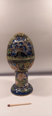 Cloisonne avattava koristemuna.