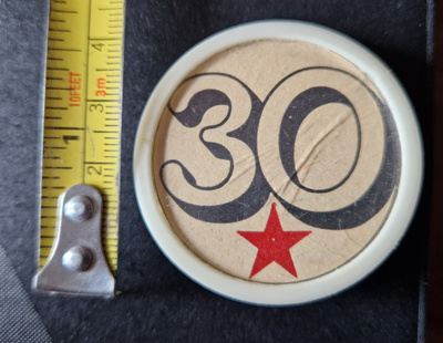 Vintage rintamerkki 30? 1970-luvulta