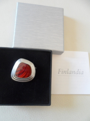 Finlandia-sarja rintakoru 12,5g Hopea käyttämätön