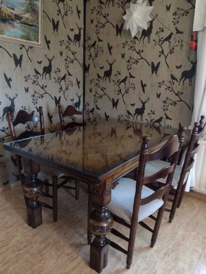 Barokkityylin ruokapöytä + 5 tuolia 450€