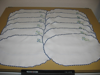 12 vaaleata tablettia
