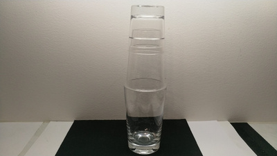 Iittala Konstantin Grcic kaadin juomalasilla