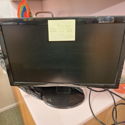 Benq pöytäkoneen näyttö 52x 32x6cm