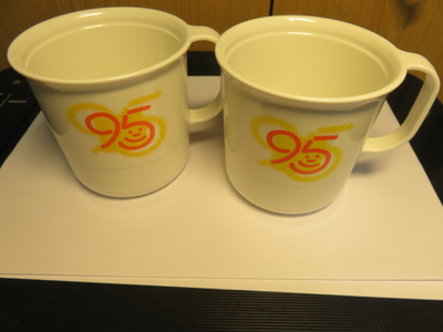 TUPPERWARE   ERIKOISMUKI 2 kpl  95 = 1995 ?