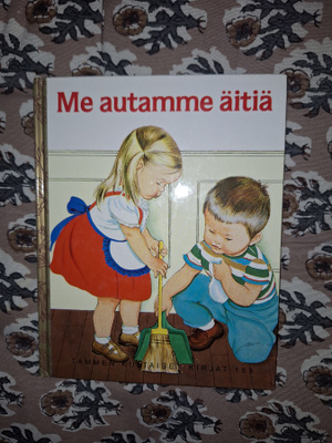 Tammen kultaiset kirjat : Me autamme äitiä 169 3p