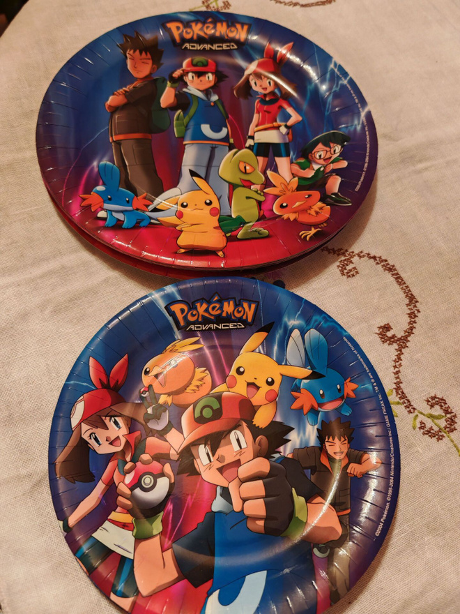 Pokemon pahvilautaset