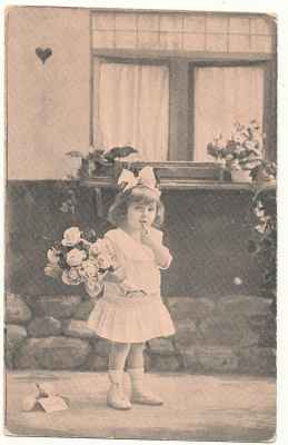Sievä tyttönen - vanha kortti v. 1925