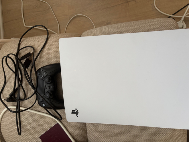 PS5 levyasemallinen CFI-1216A + ohjain