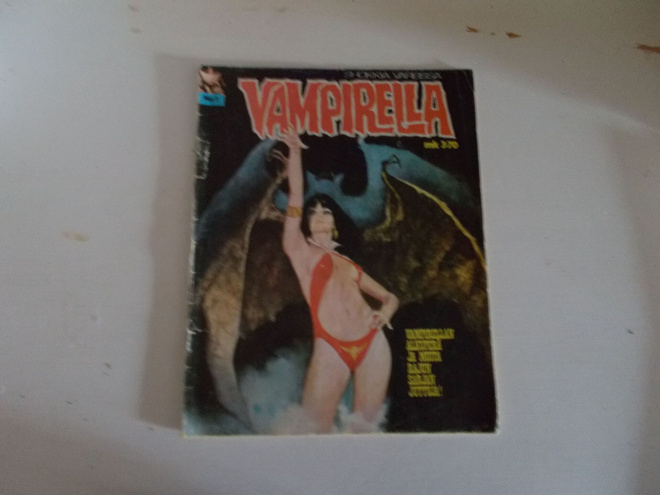 vampirella 1