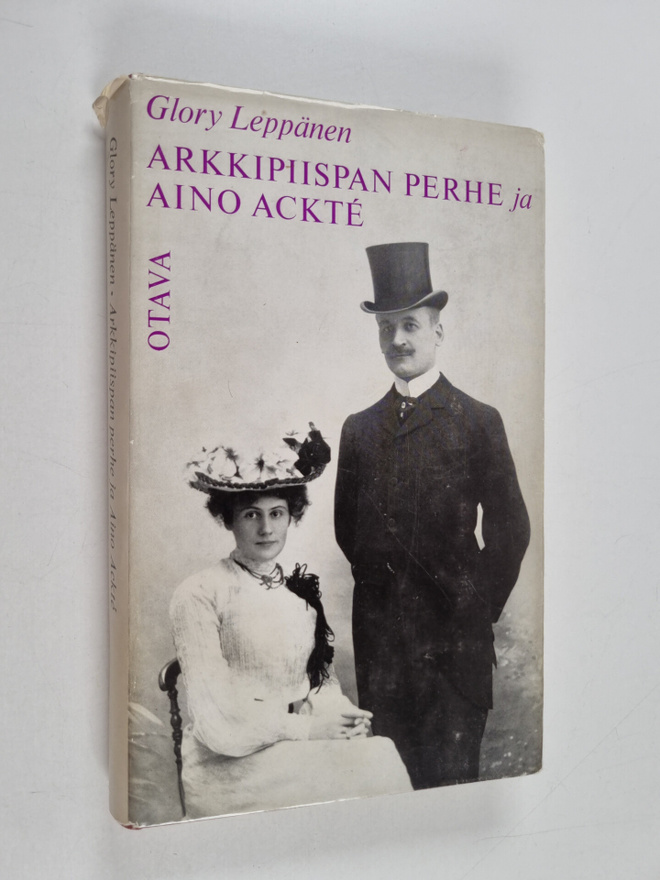 Glory Leppänen : Arkkipiispan perhe ja Aino Ackte