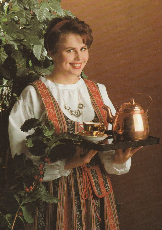 PAULATYTTÖ - SANNA SIMOLA