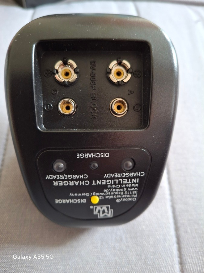 9V pariston laturi