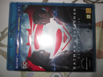 Batman v Superman: Dawn of Justice UUSI, Muoveissa