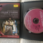Donizetti • Pavarotti • Battle - L'elisir d'amore (DVD) - pikkukuva 2