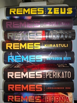 8 kpl Remeksen kirjoja