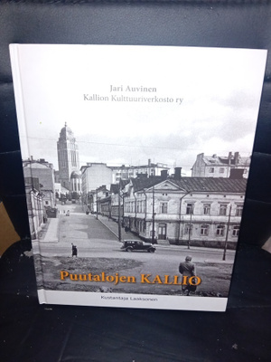 Auvinen : Puutalojen Kallio ( SIS POSTIKULU)