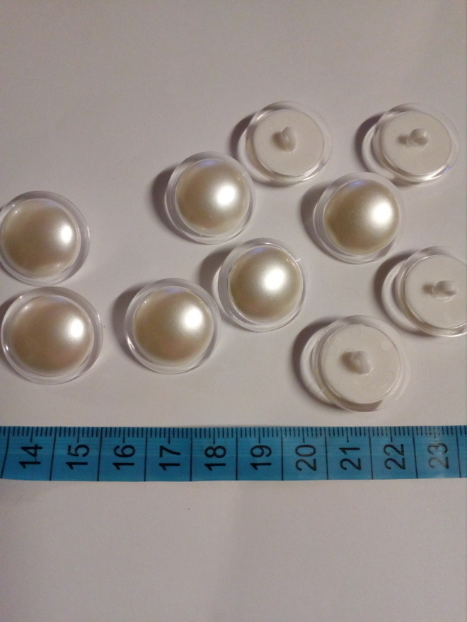 Valkoinen koriste kantanappi 23mm