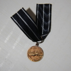 Ruotsinkielinen Jatkosodan pienoiskunniamerkki - pikkukuva 1