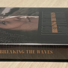 Breaking the Waves – aallonmurtaja (2DVD) Erikoisjulkaisu - pikkukuva 3