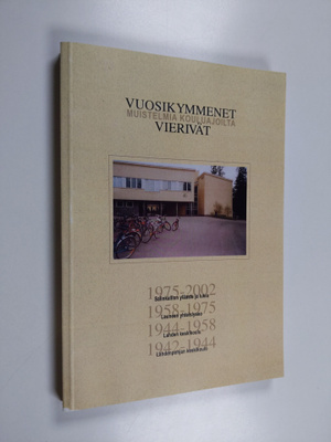 Vuosikymmenet vierivät : muistelmia kouluajoilta