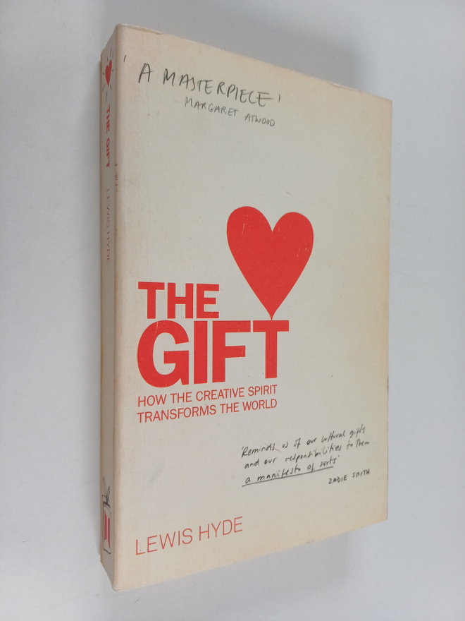 Lewis Hyde : The gift : how the creative spirit transform...