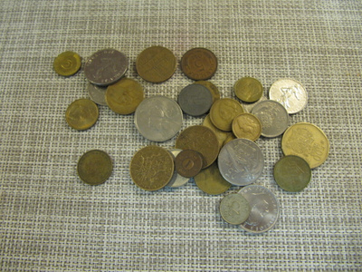 Ulkolaisia kolikoita 176 g.