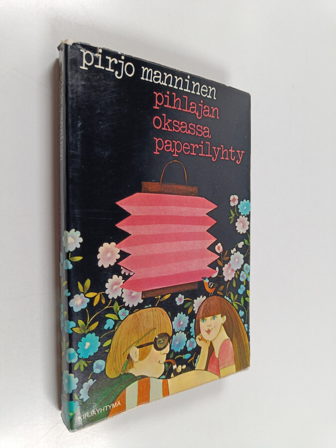Pirjo Manninen : Pihlajan oksassa paperilyhty