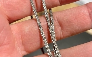 Hopeinen kaulaketju, ns. Sparkling - tai timanttiketju