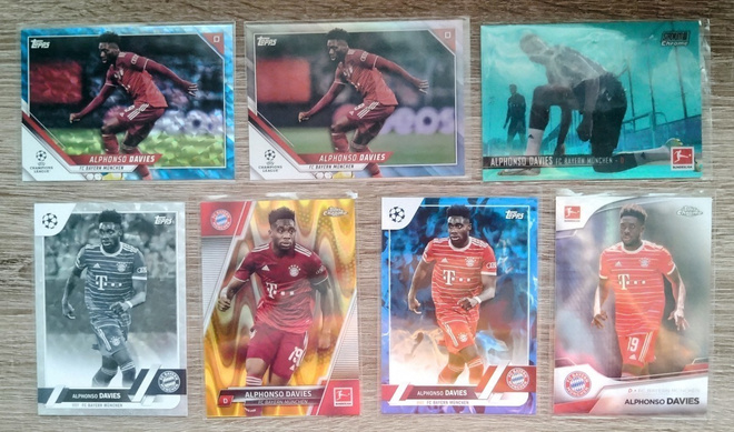Alphonso Davies numeroituja jalkapallokortteja