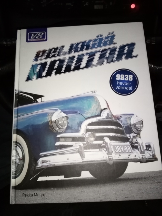 MYYRY :  PELKKÄÄ RAUTAA -  V8 MAGAZINE ( SIS POSTIKULU  )