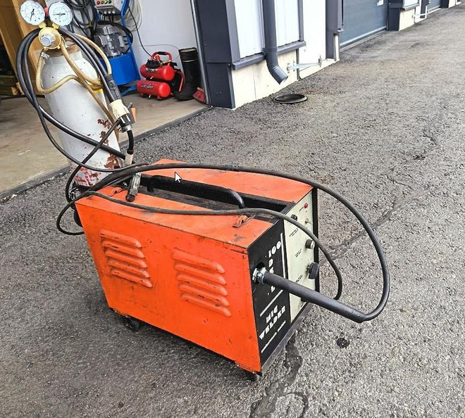 Mig hitsauskone valovirta käyttöinen.