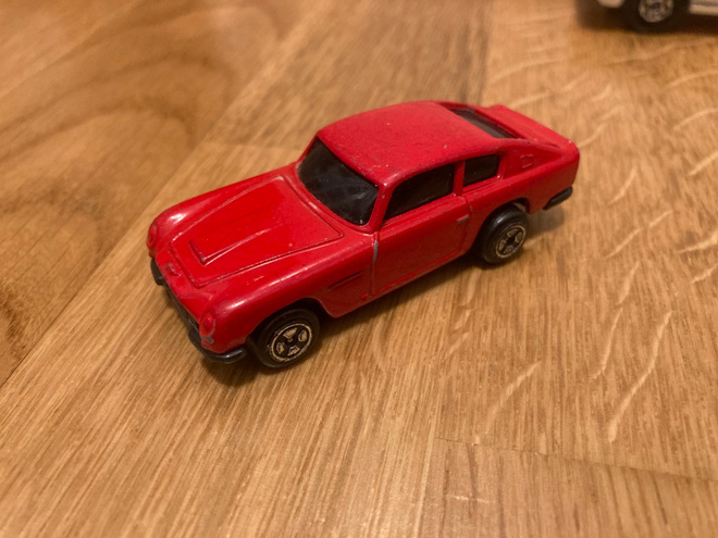 Aston Martin Corgi n. 1/64 kokoa.