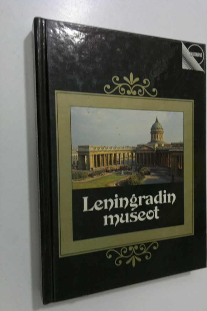 V. Mustukov : Leningradin museot : matkaopas