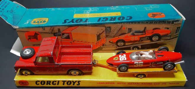 Corgi Toys Land Rover ja Ferrari trailerilla